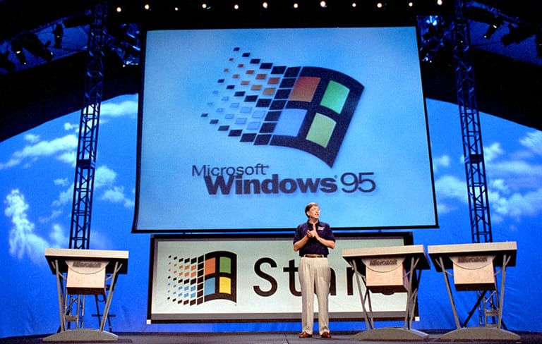 1995: Microsoft-Gründer Bill Gates kam auf die CeBIT, um Windows 95 vorzustellen – damals eine Sensation für die Veranstalter. Das Foto zeigt ihn bei einer Präsentation in den USA.