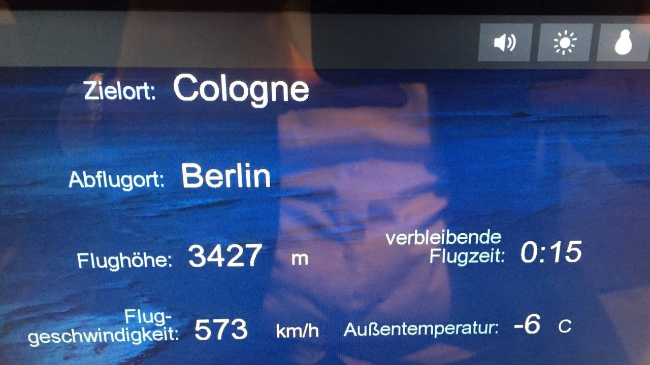 "Zielort: Cologne" - ein Monitor im Kanzler-Airbus "Konrad Adenauer", der eigentlich den Zielort Buenos Aires hätte zeigen sollen.
