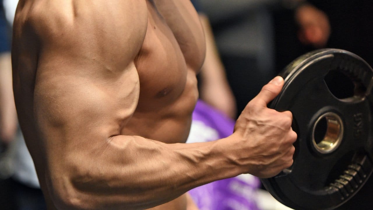 Wer solche Muskeln aufbauen will, muss nicht nur hart trainieren.