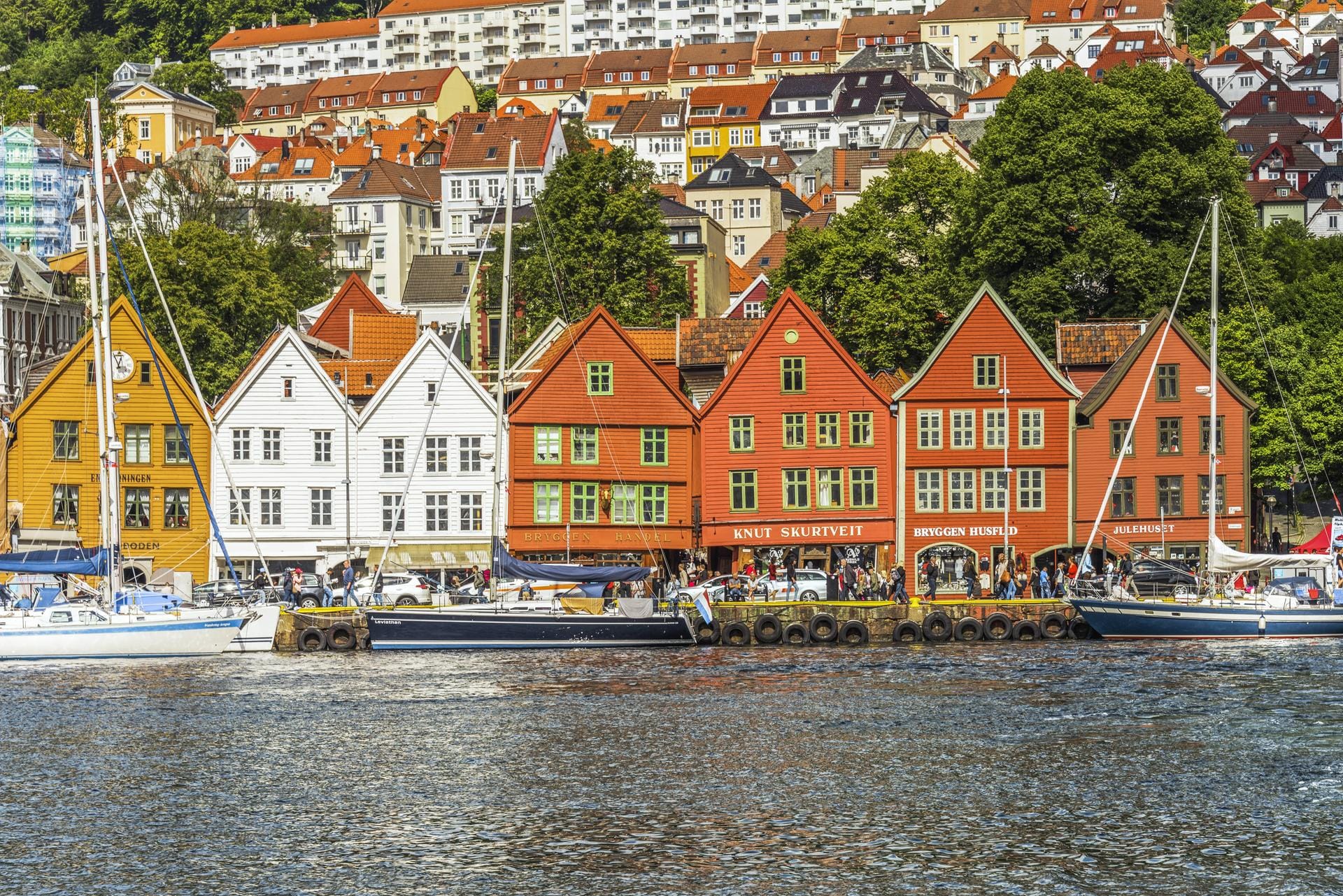 Bryggen: Die bunten Häuser stammen zum Teil aus dem zwölften Jahrhundert und sind UNESCO-Weltkulturerbe.