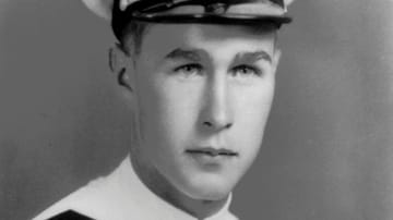 Kriegsdienst: Im Alter von 18 Jahren wurde George Herbert Walker Bush 1942 von der Marine eingezogen. Er diente bis 1945 als Pilot im Pazifik.