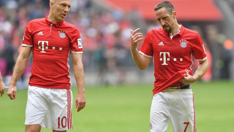 Die alte Flügelzange "Robbery" sagt Servus. Arjen Robben (34) wird die Bayern im Sommer verlassen wird. Auch der Vertrag von Franck Ribéry (35) läuft im Sommer aus.
