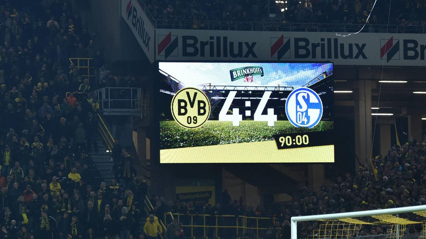 Das Spiel des Jahrzehnts: Dortmund führt am 25. November 2017 im Derby gegen Schalke nach 25 Minuten bereits mit 4:0. Es folgt eine Mischung aus Wahnsinn und unglaublicher Moral. Die "Knappen" verkürzen bis kurz vor Schluss auf 4:3. Naldo trifft in der 5. Minute der Nachspielzeit zum 4:4.