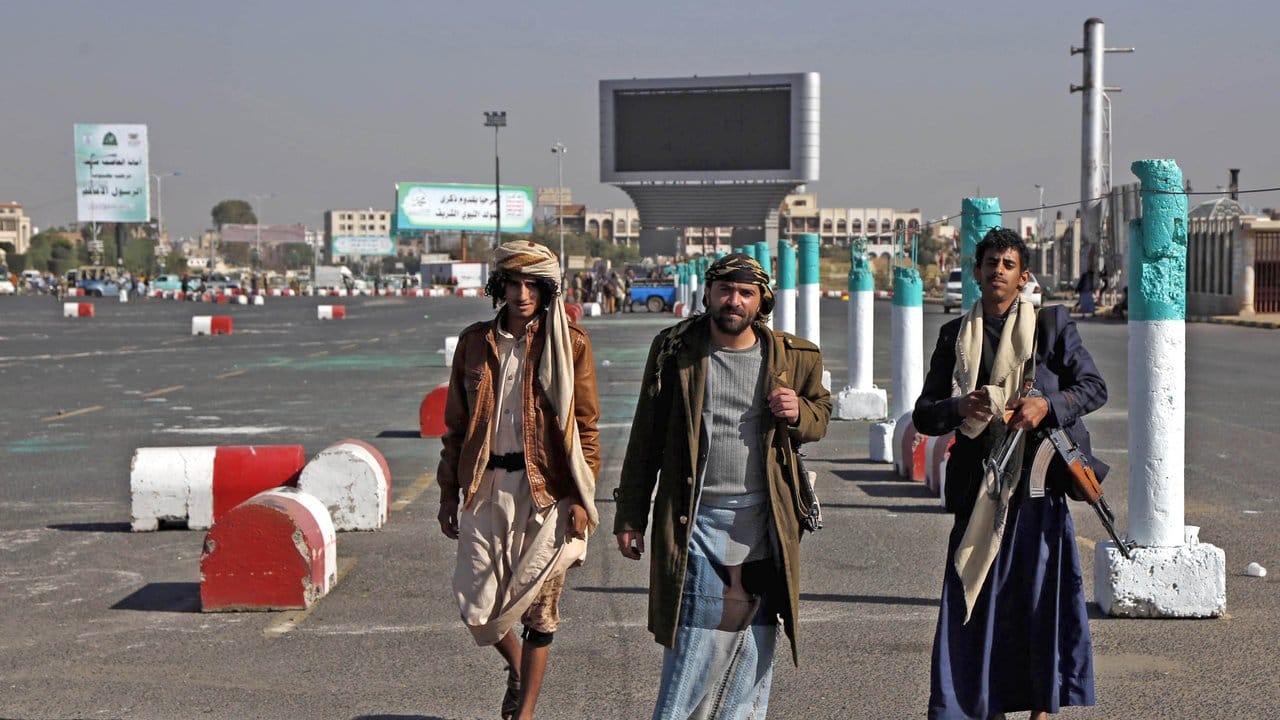 Im Jemen kämpfen die Huthi-Rebellen gegen die international anerkannte Regierung des Landes, die von der saudisch geführten Militärkoalition unterstützt wird.