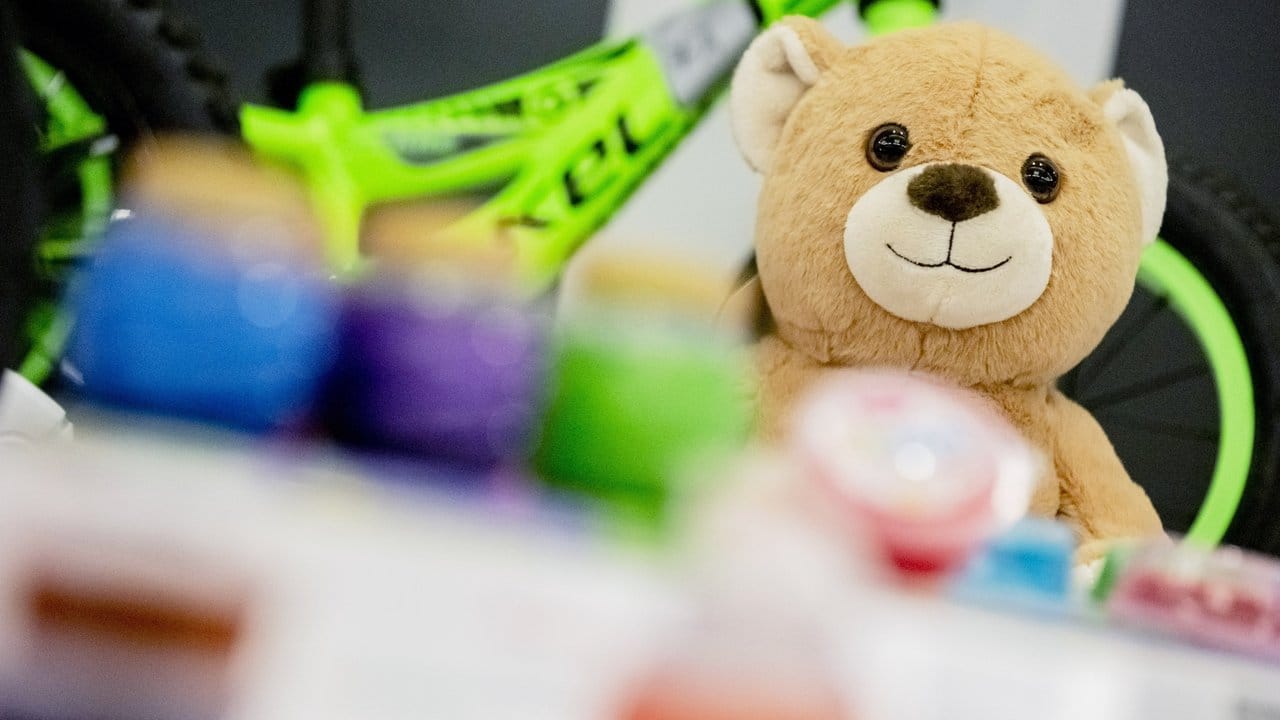 Der vernetzte Teddybär war der Stiftung Warentest wegen der ungesicherten Funkverbindung zwischen Smartphone und Spielzeug negativ aufgefallen.