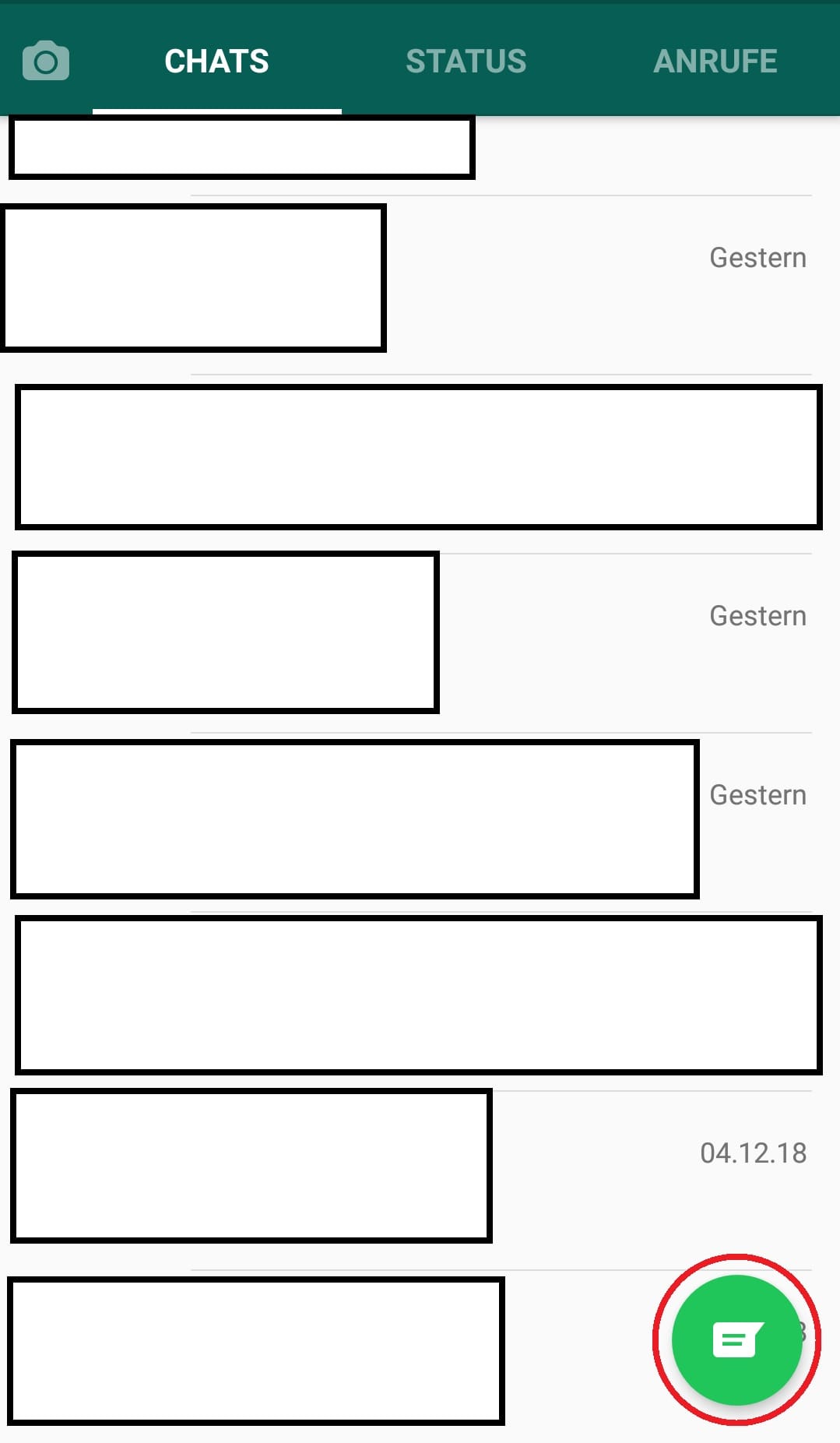 Tipp 7: Wenn Sie einen neuen Nutzer im Adressbuch haben, müssen Sie ihn aus der WhatsApp-Kontaktliste wählen, um einen Chat zu starten. Manchmal kann es aber sein, dass der Kontakt da nicht auftaucht. In dem Fall kann es helfen, die Liste zu aktualisieren. Klicken Sie dafür im Fenster mit den Chats auf das grüne Symbol unten rechts.