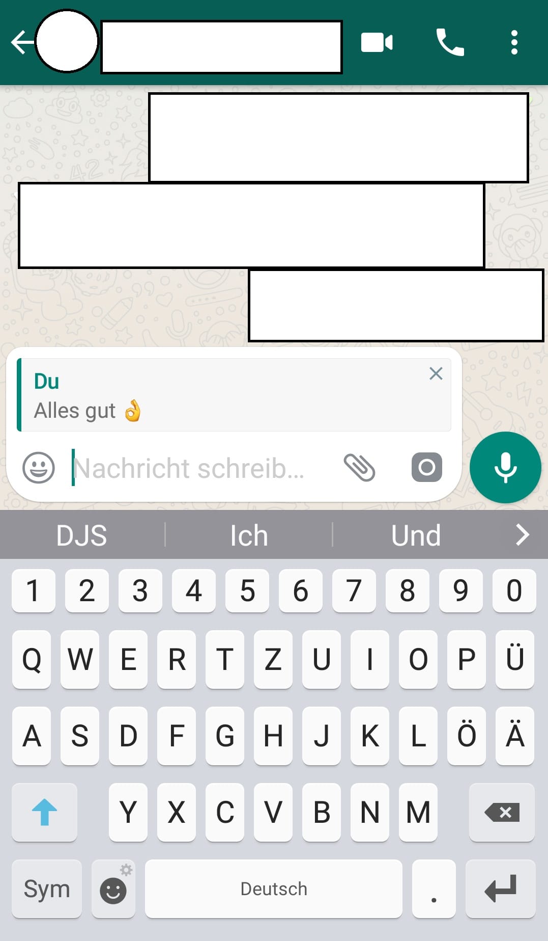 So zitieren Sie die Nachricht im derzeitigen Chatverlauf. Schneller geht es, wenn sie die gewünschte Nachricht nach rechts wischen. Übrigens: Mit dem Pfeil nach rechts schicken Sie die Nachricht an einen anderen Kontakt oder eine Gruppe.