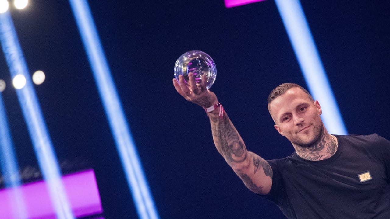 Kontra K wurde in der Kategorie "Bester Live-Act" geehrt. Kontra K wurde in der Kategorie "Bester Live-Act" geehrt.