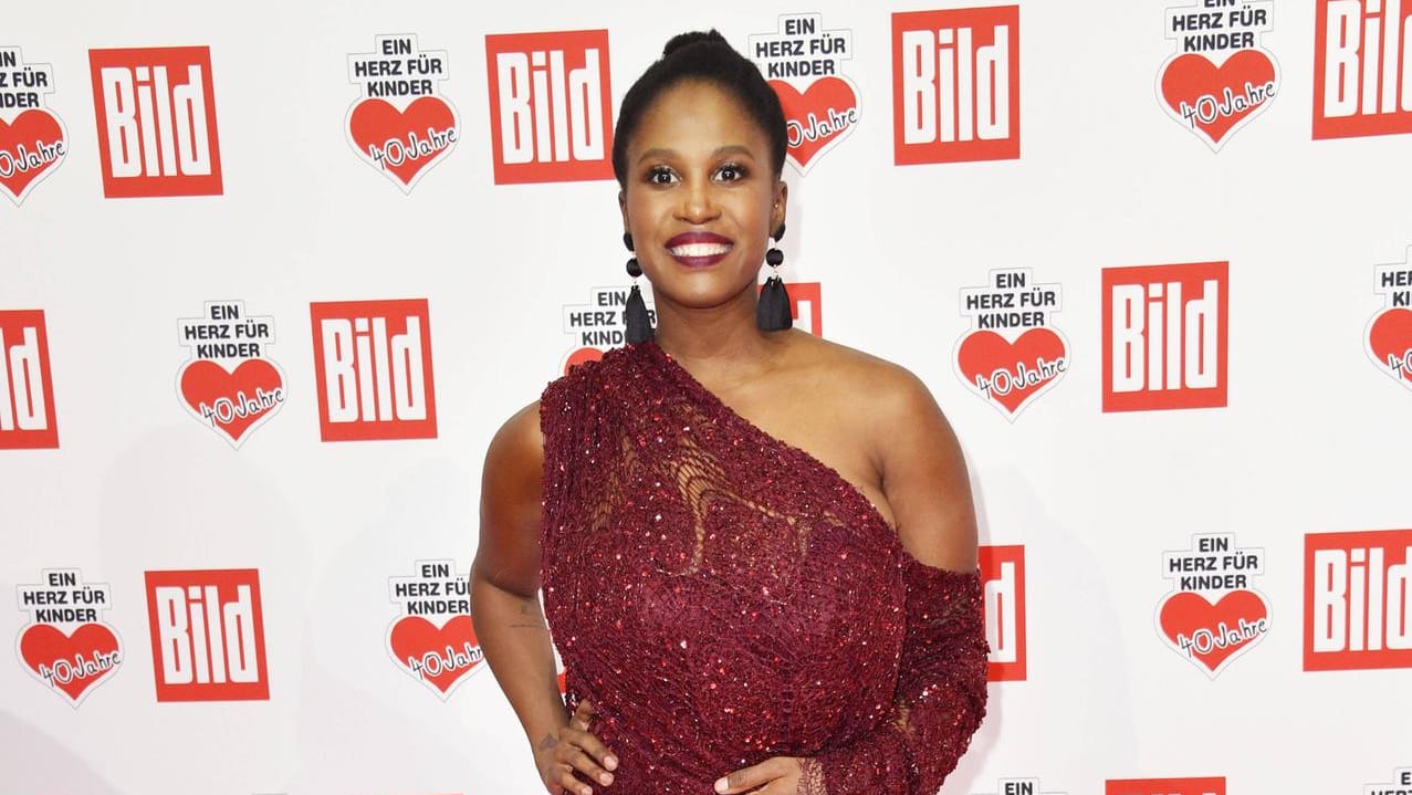 Die Farbe der Liebe und des Abends: Motsi Mabuse trug auch rot.