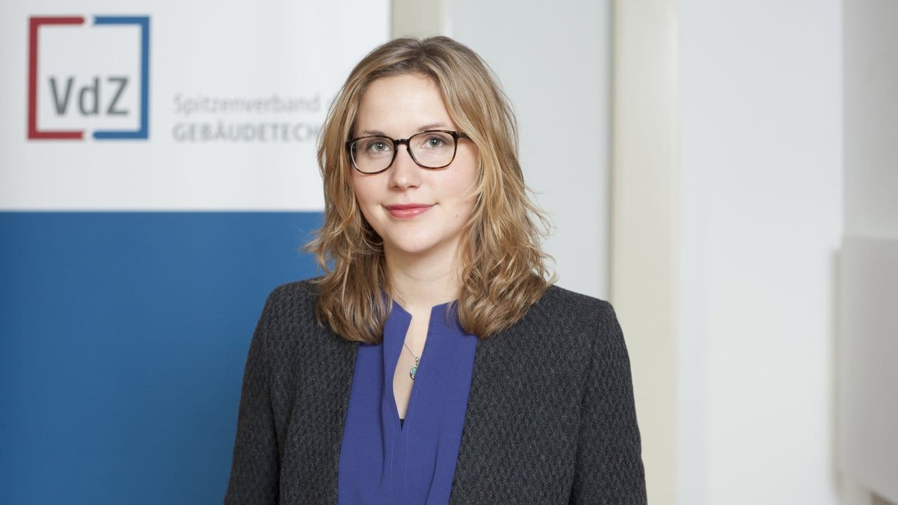 Kerstin Vogt leitet die Geschäftsstelle des Spitzenverbandes der Gebäudetechnik (VdZ).