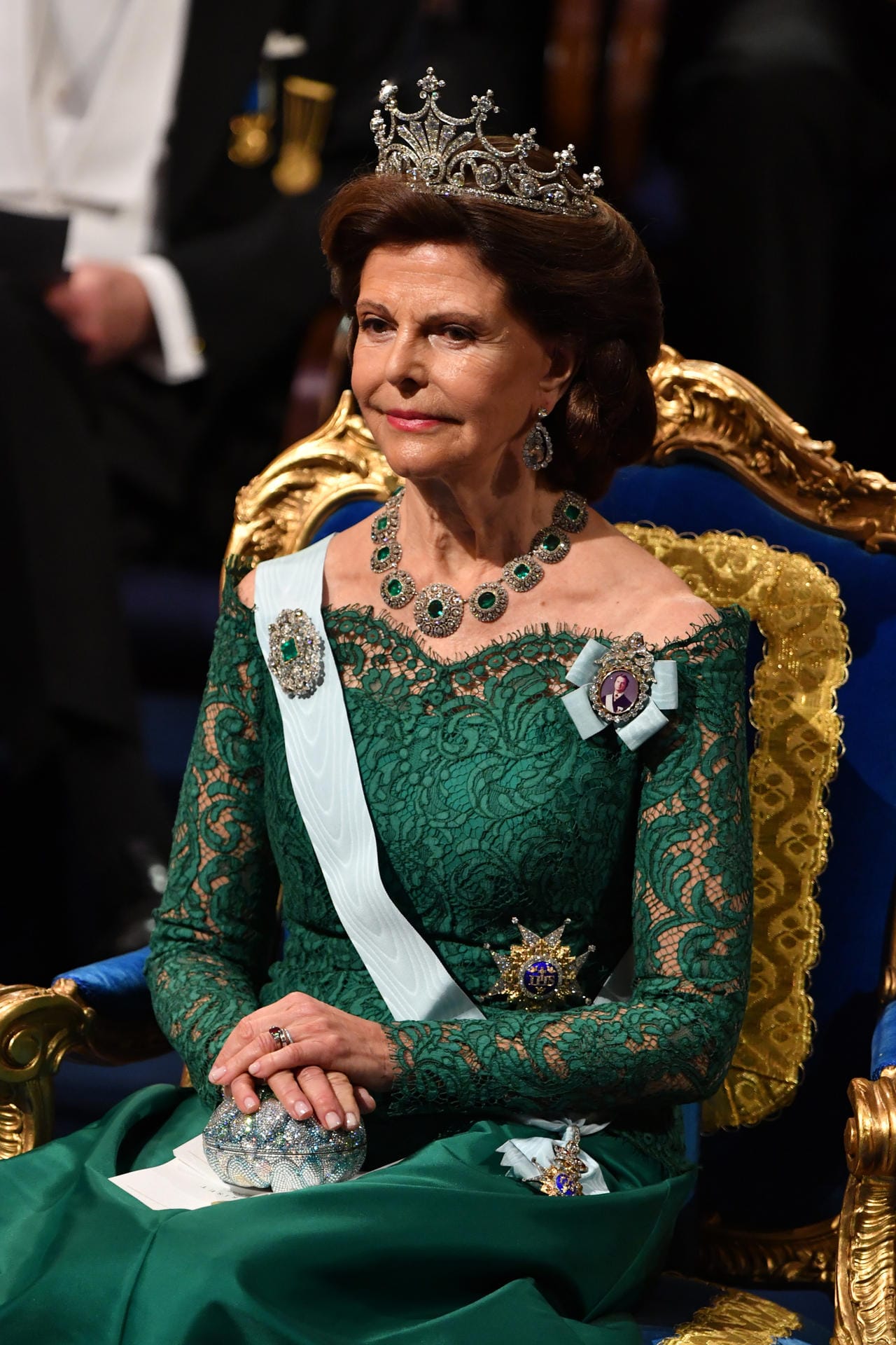 Königin Sofia entschied sich für ein schulterfreies Spitzenkleid in Grün.