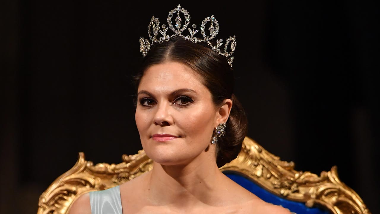 Im Kleid von Königin Silvia: Kronprinzessin Victoria wählte ein ganz besonderes Modell für den Abend.