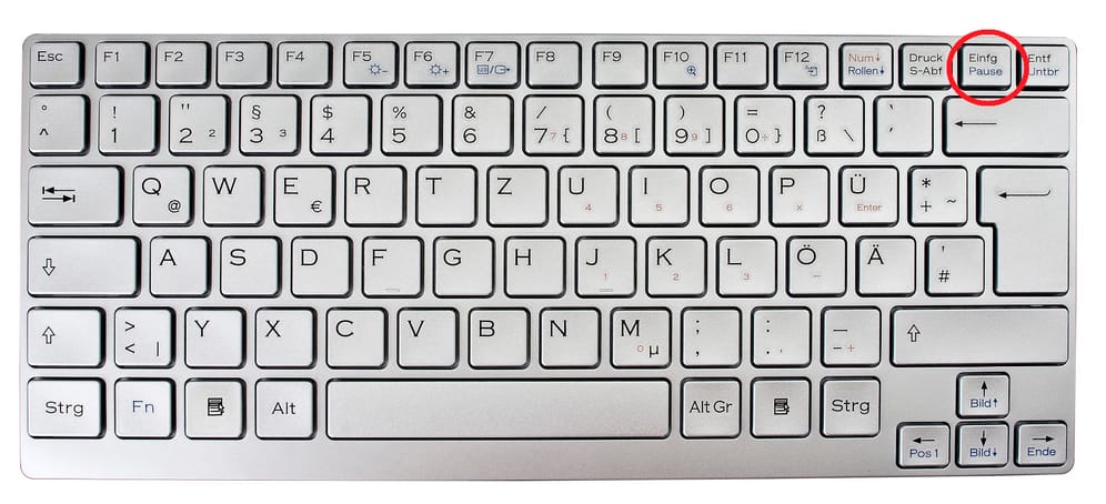 Wenn beim Tippen Word plötzlich alles rechts vom Cursor entfernt, statt neuen Text einzufügen, wurde wohl aus Versehen die Einfg-Taste gedrückt. Die aktiviert den Überschreibemodus. Um den Überschreibemodus zu deaktivieren, klicken Sie einfach wieder auf Einfg.