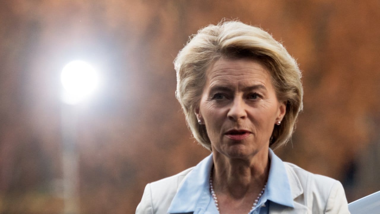 Verteidigungsministerin Ursula von der Leyen in Potsdam: Der Bundesrechnungshof hatte jüngst die Praxis ihres Ministeriums beim Einsatz von Beratern scharf kritisiert. Verteidigungsministerin Ursula von der Leyen in Potsdam: Der Bundesrechnungshof hatte jüngst die Praxis ihres Ministeriums beim Einsatz von Beratern scharf kritisiert.