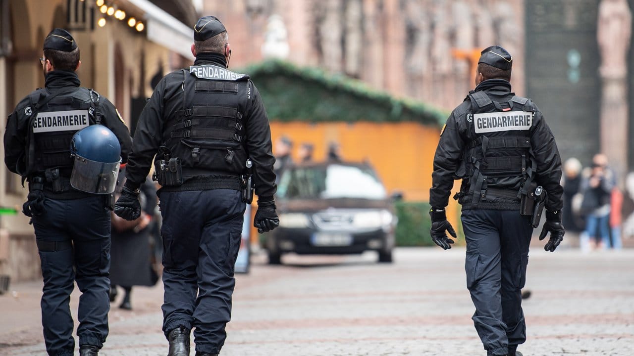 Frankreich ist in den vergangenen Jahren immer wieder Ziel von islamistisch motivierten Terroranschlägen geworden, die fast 250 Menschen das Leben kosteten.