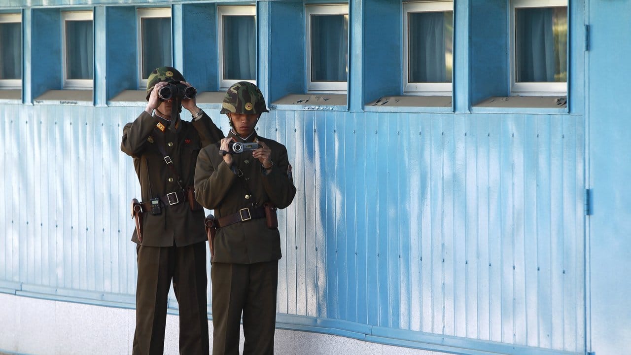 Geteiltes Land: Nordkoreanische Soldaten an der Demarkationslinie bei Panmunjom.