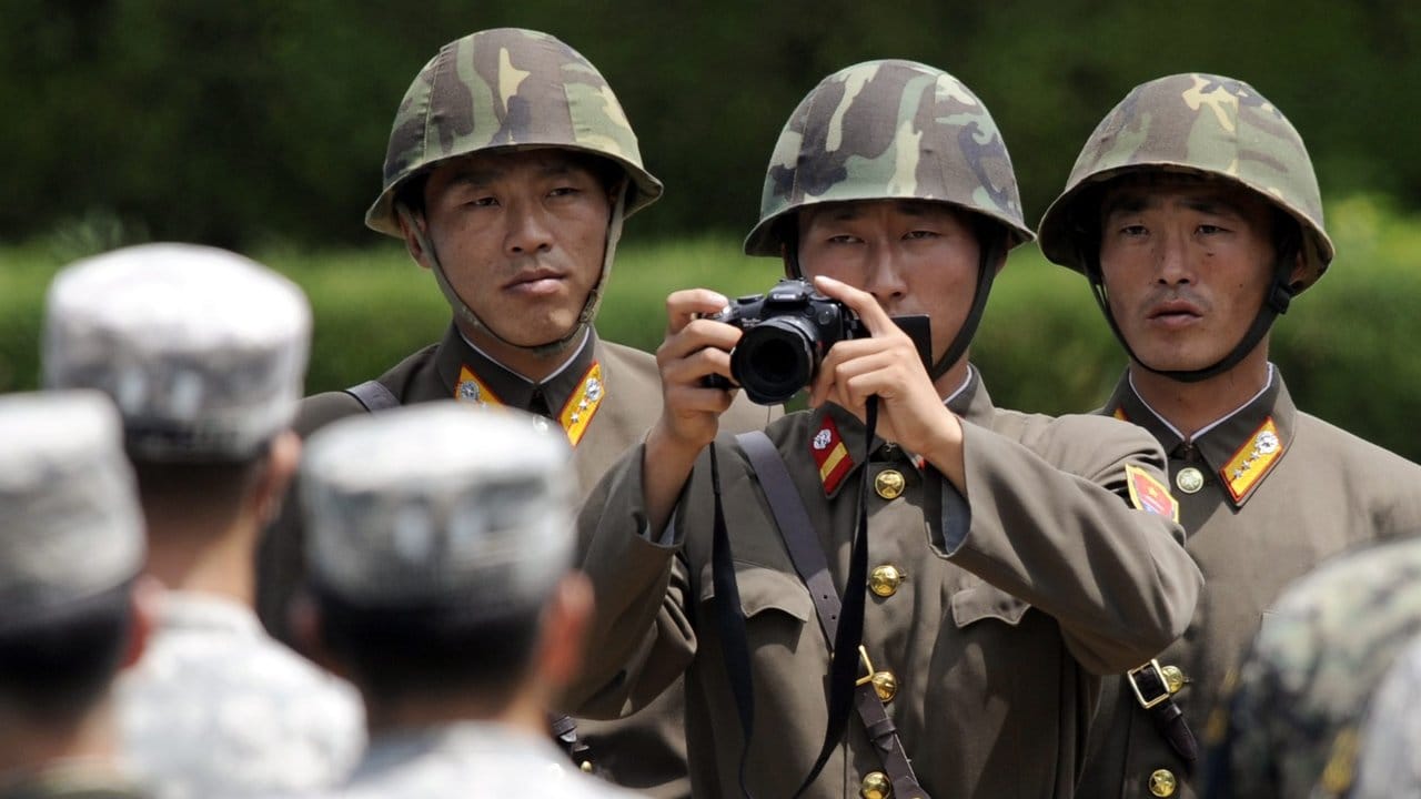 Jahrestag des Waffenstillstands: Nordkoreanische Soldaten an der Demarkationslinie in Panmunjom.