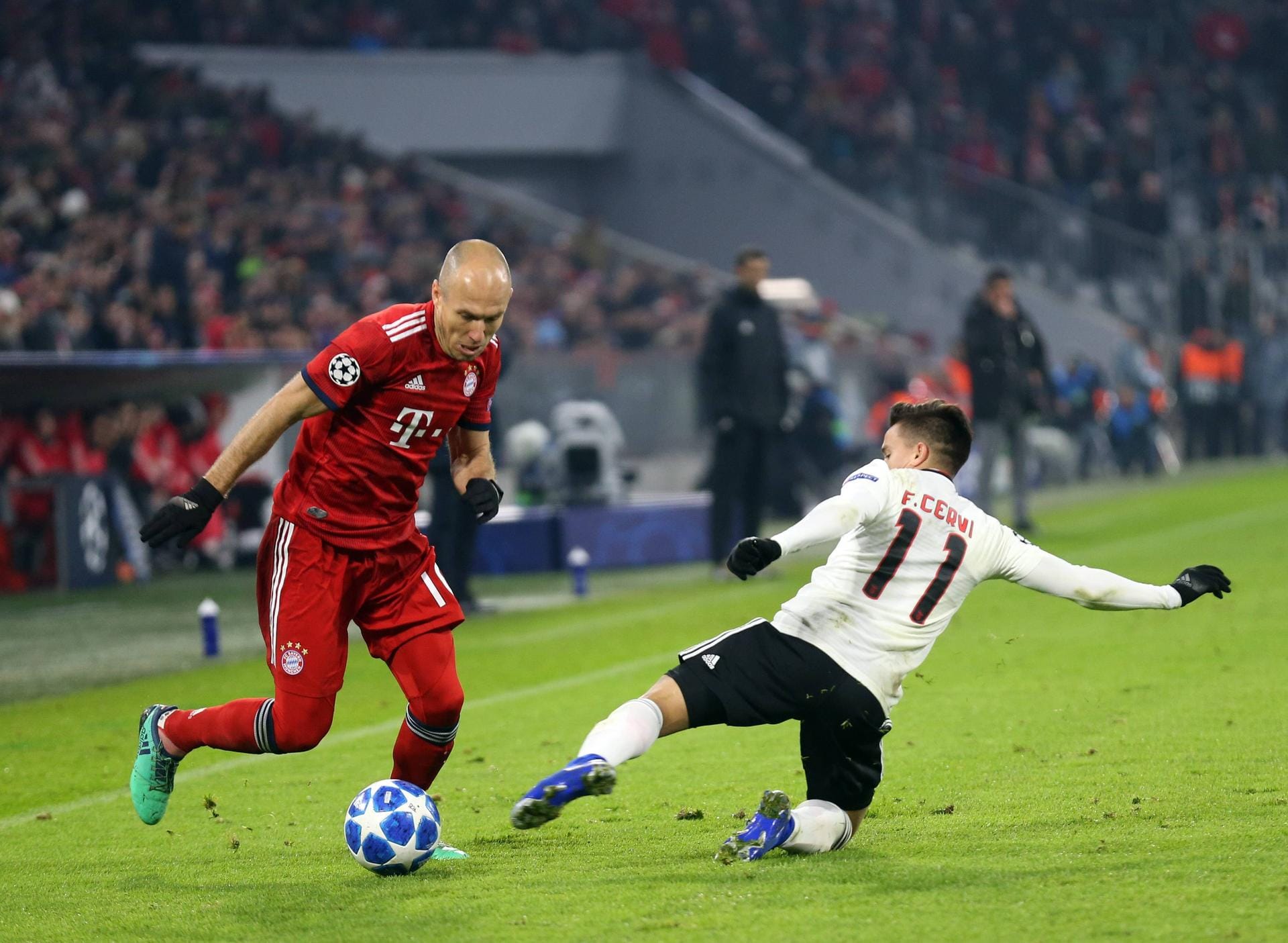 Arjen Robben (FC Bayern): Der 34-jährige Niederländer spielt sein letztes Jahr beim deutschen Rekordmeister, hat aber eine neue Erfahrung nicht ganz ausgeschlossen. Eine charmante Option wäre die Rückkehr zum FC Groningen, wo er seine herausragende Karriere einst begann.