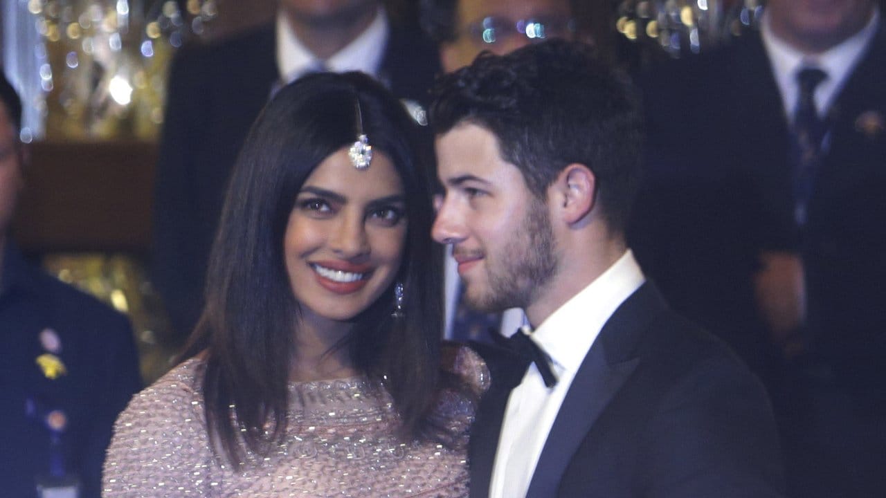 Die Bollywood Schauspielerin Priyanka Chopra und der US-Sänger Nick Jonas haben selbst erst vor kurzem geheiratet.