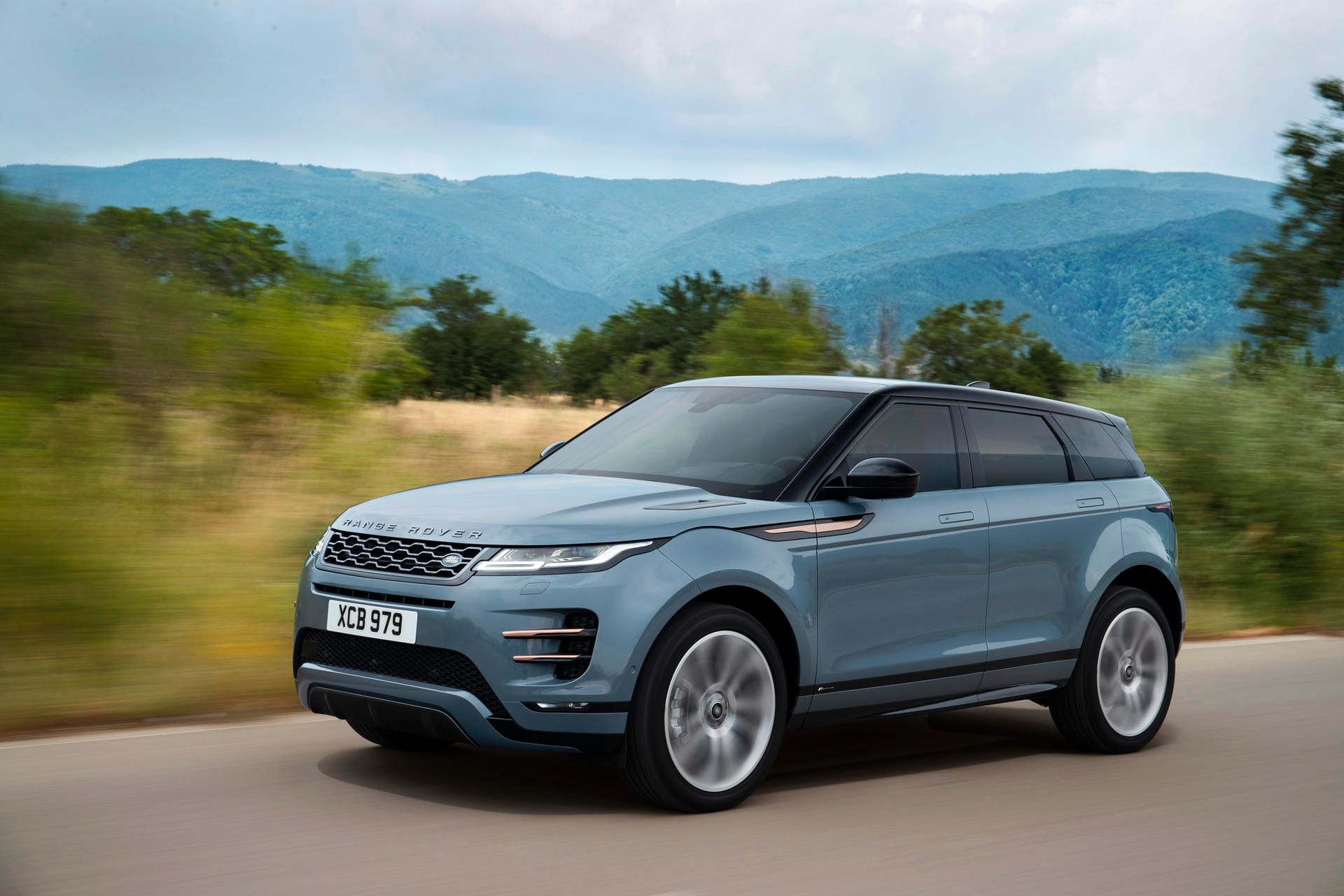 Angetrieben wird der Range Rover Evoque von Vierzylinder-Benzinern und -Dieseln, die ein Leistungsspektrum von 150 PS bis 300 PS abdecken.