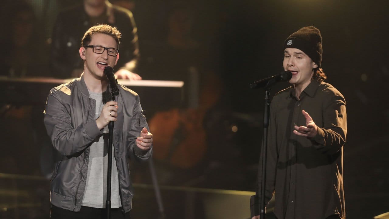 Samuel Rösch (l) mit dem Sänger Lukas Graham im Finale der Castingshow "Voice of Germany". Samuel Rösch (l) mit dem Sänger Lukas Graham im Finale der Castingshow "Voice of Germany".