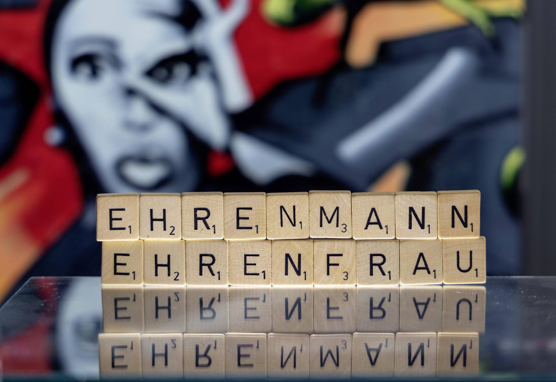 Zum Jugendwort des Jahres wählte eine Jury aus Jugendlichen und Sprachexperten "Ehrenmann"/"Ehrenfrau". Der Begriff löste "I bim's" ab. Die Wahl ist eine Werbeaktion des Verlags Langenscheidt und existiert seit 2008.
