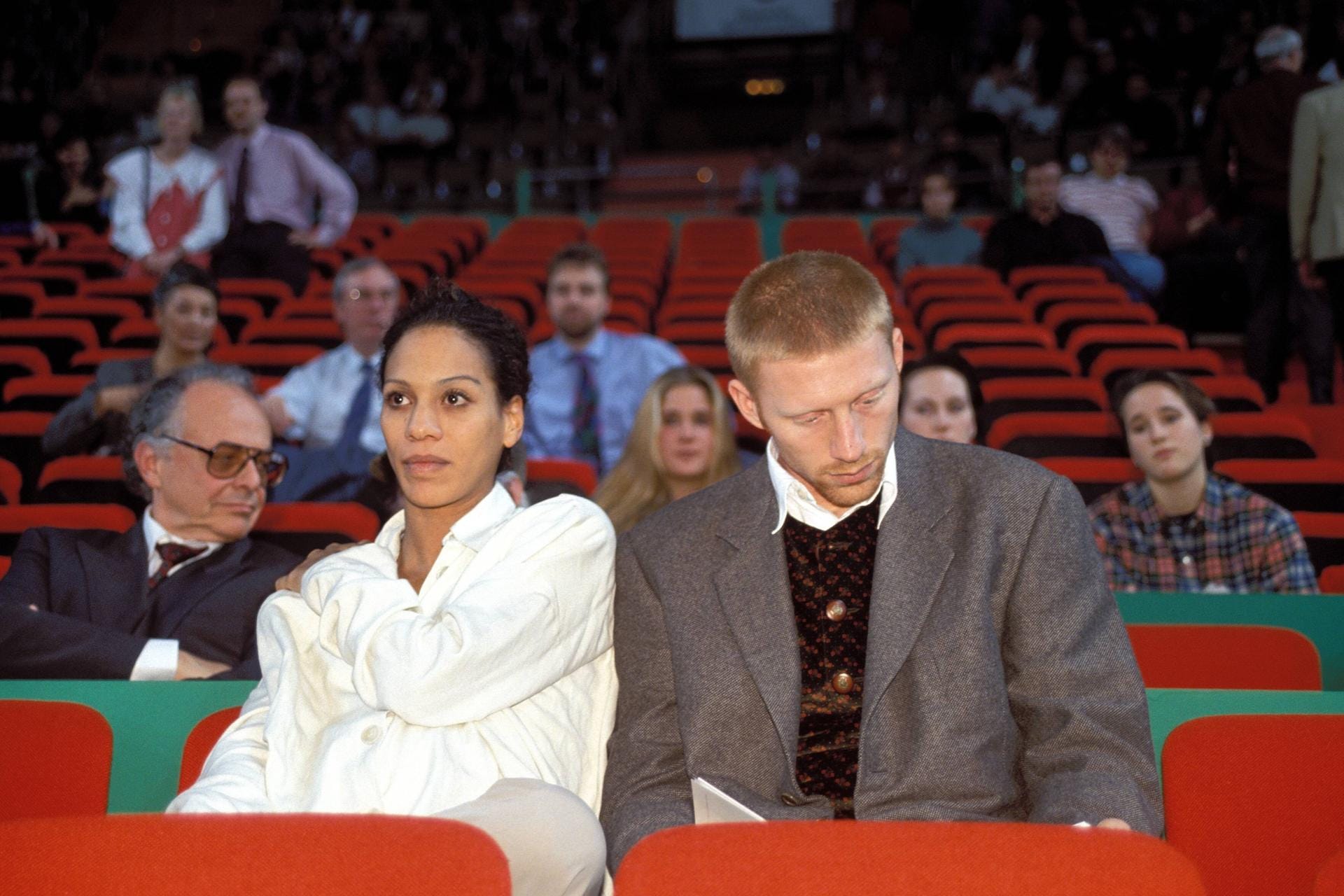 1993: Barbara und Boris sitze zusammen in München in der Tennishalle.