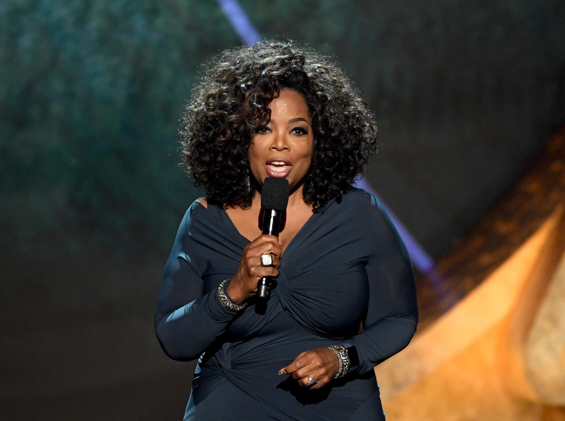 Platz 3: Oprah Winfrey – Moderatorin, Schauspielerin und Unternehmerin hat stolze 2,8 Milliarden US-Dollar Vermögen.