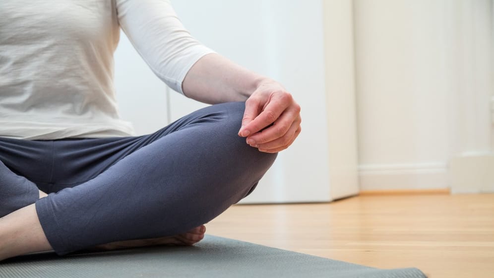 Für eine entspannende Yogaeinheit müssen geübte Yogis nicht unbedingt das Haus verlassen.