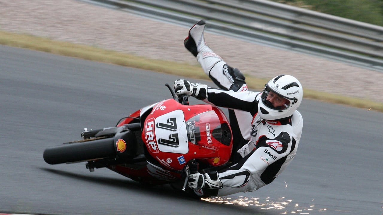 Michael Schumacher stürzte im Juni 2008 beim Motorrad-Training auf dem Sachsenring.