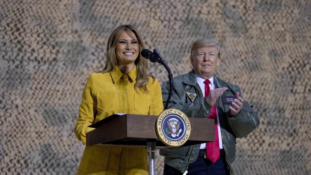 Melania Trump ist auch zu Besuch auf der Militärbasis.