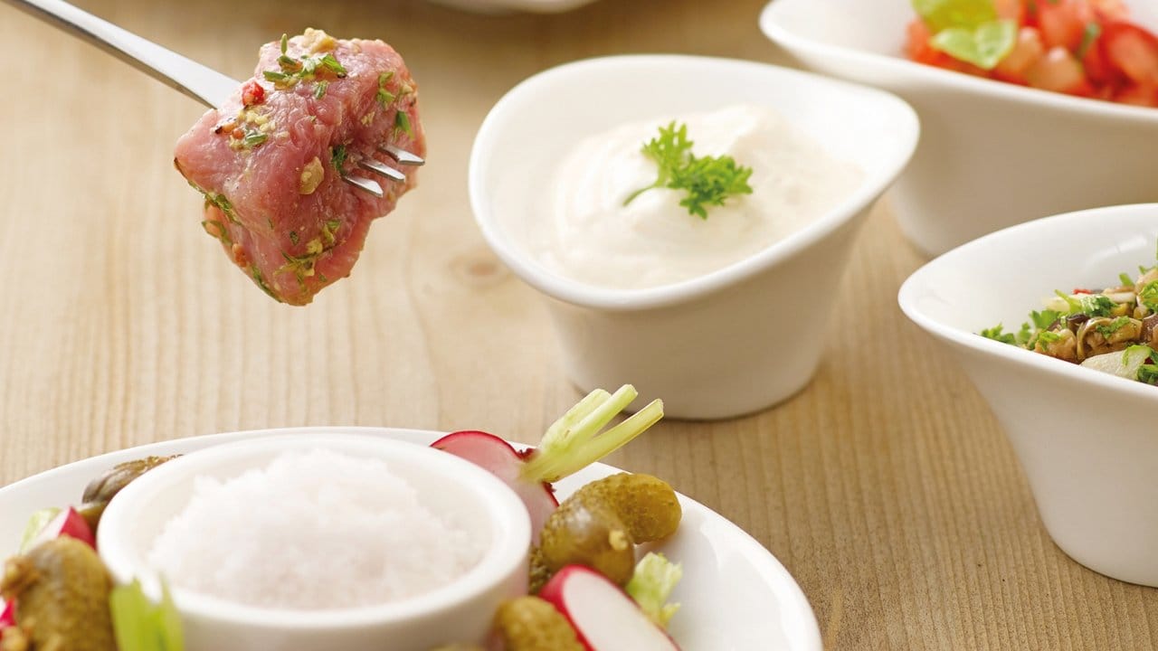 Unverzichtbar bei einem Fleischfondue sind die Saucen.