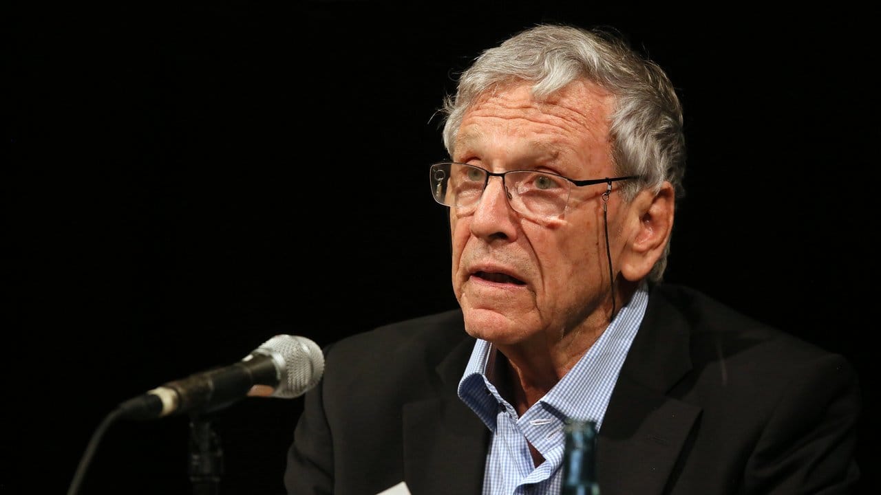 Der israelische Schriftsteller Amos Oz während einer Lesung in Berlin. Der israelische Schriftsteller Amos Oz während einer Lesung in Berlin.