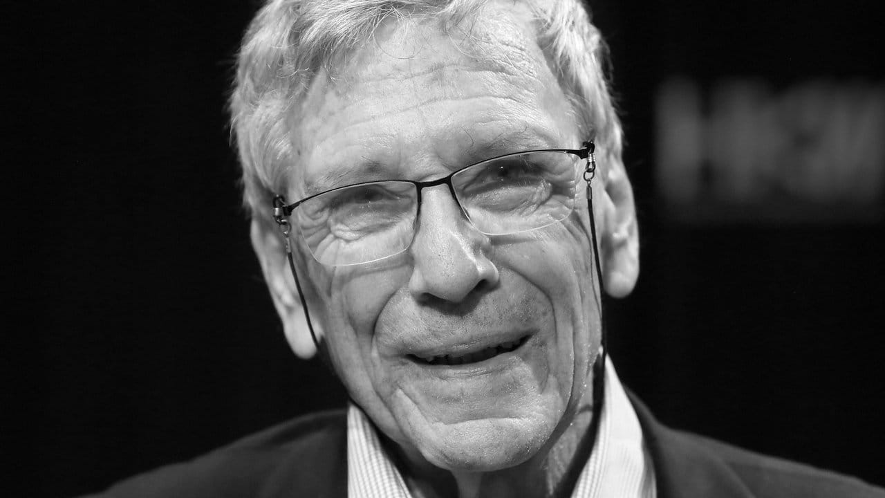 Der israelische Schriftsteller Amos Oz ist tot. Der israelische Schriftsteller Amos Oz ist tot.
