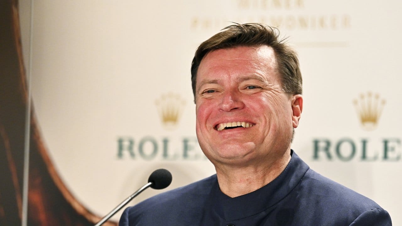 Christian Thielemann debütiert als Dirigent beim Neujahrskonzert der Wiener Philharmoniker. Christian Thielemann debütiert als Dirigent beim Neujahrskonzert der Wiener Philharmoniker.