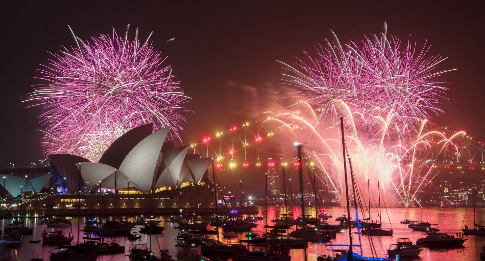 Feuerwerk vor weltberühmter Kulisse: Sydney war am Nachmittag eine der ersten Weltstädte, die das Jahr 2019 begrüßen konnten.