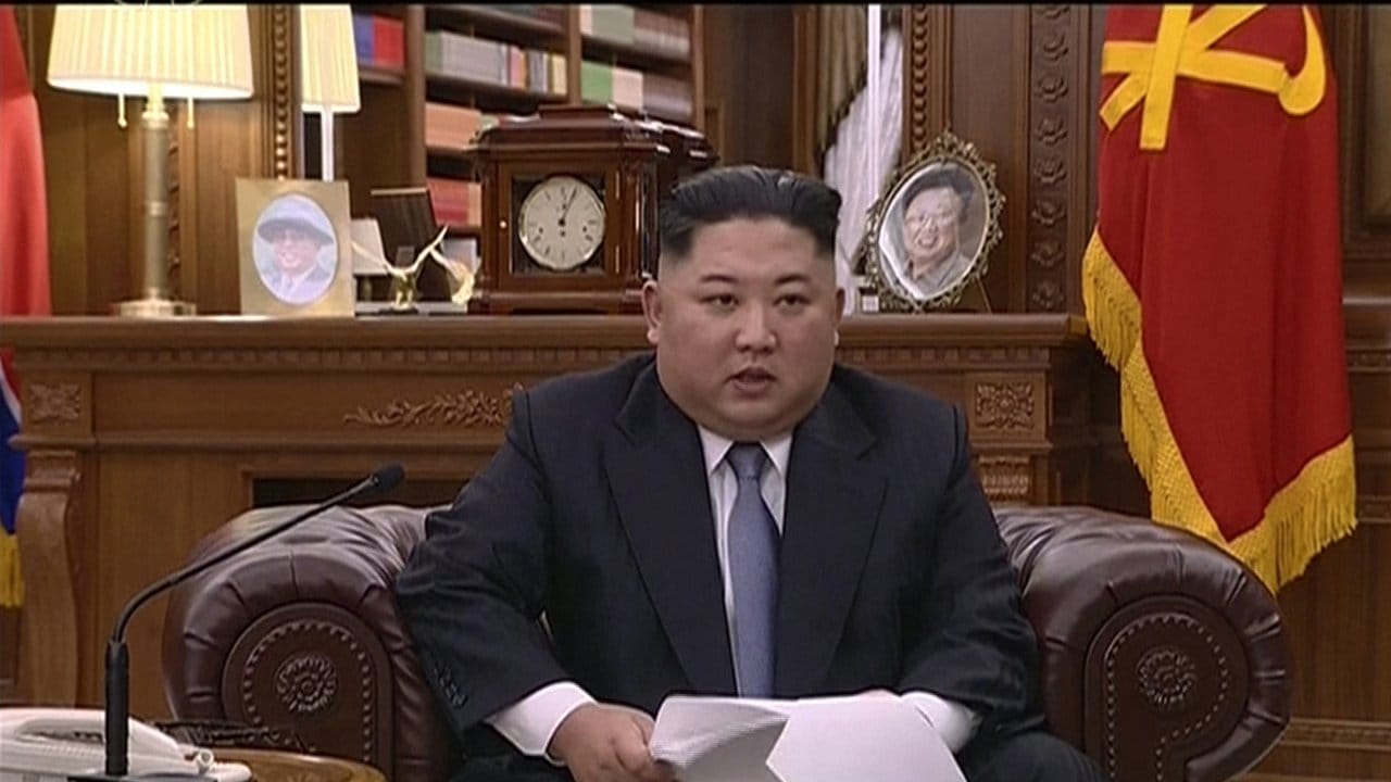 Videostandbild einer Rede von Machthaber Kim Jong Un.