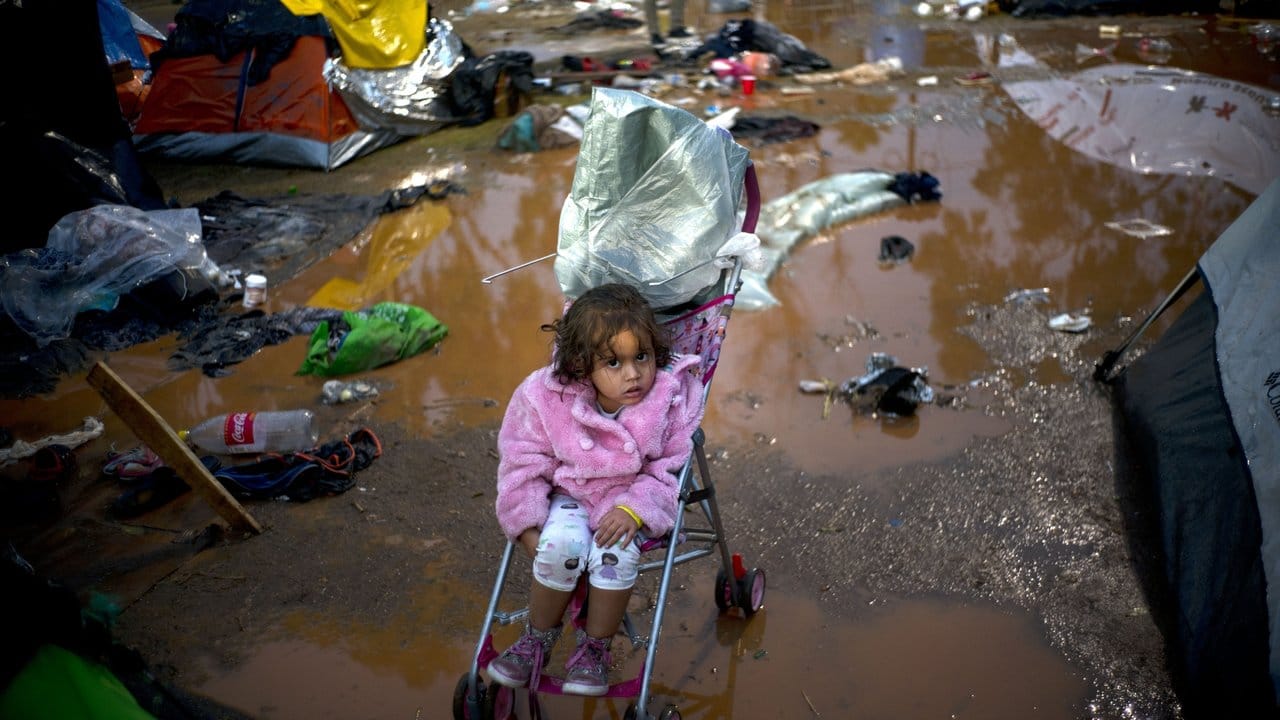 Aus dem Elend geflohen, im Elend gelandet: Ein kleines Mädchen in einer Notunterkunft an der mexikanischen Grenze zu den USA.