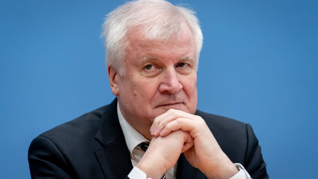 Innenminister Horst Seehofer will die Abschieberegelungen für gewalttätige Asylbewerber verschärfen.