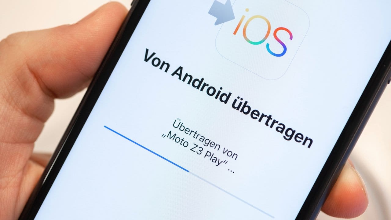 Mit der App "Move to iOS" lassen sich Anruflisten, Fotos, SMS, Kontakte und andere Daten einfach übertragen.