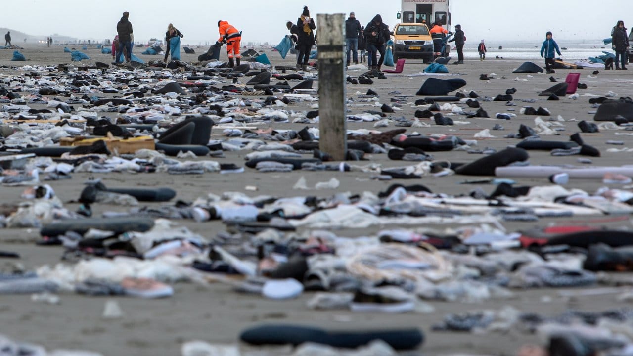 Kampf gegen den Müll: Die Strände der niederländischen Insel Terschelling sind von Treibgut übersät.
