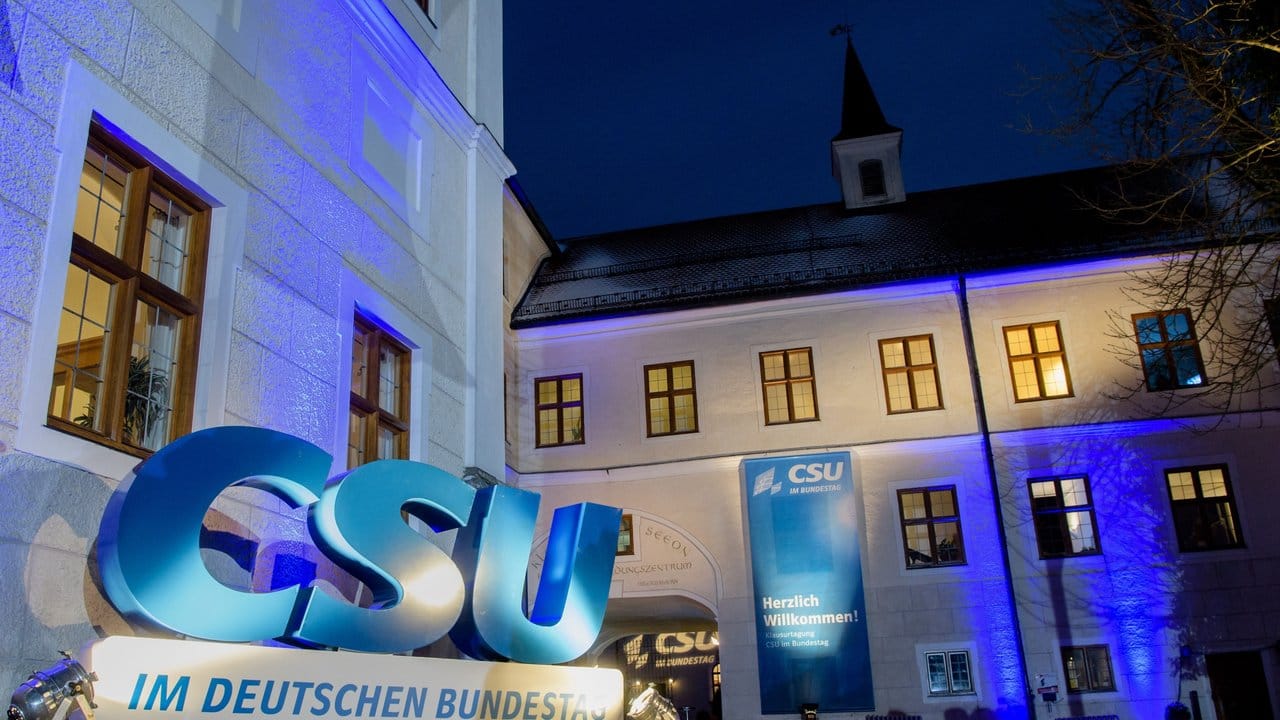 Die CSU zeigt sich zum Jahresauftakt entschlossen, 2019 wieder zur Sacharbeit mit der Schwesterpartei CDU und innerhalb der großen Koalition zurückzukehren.