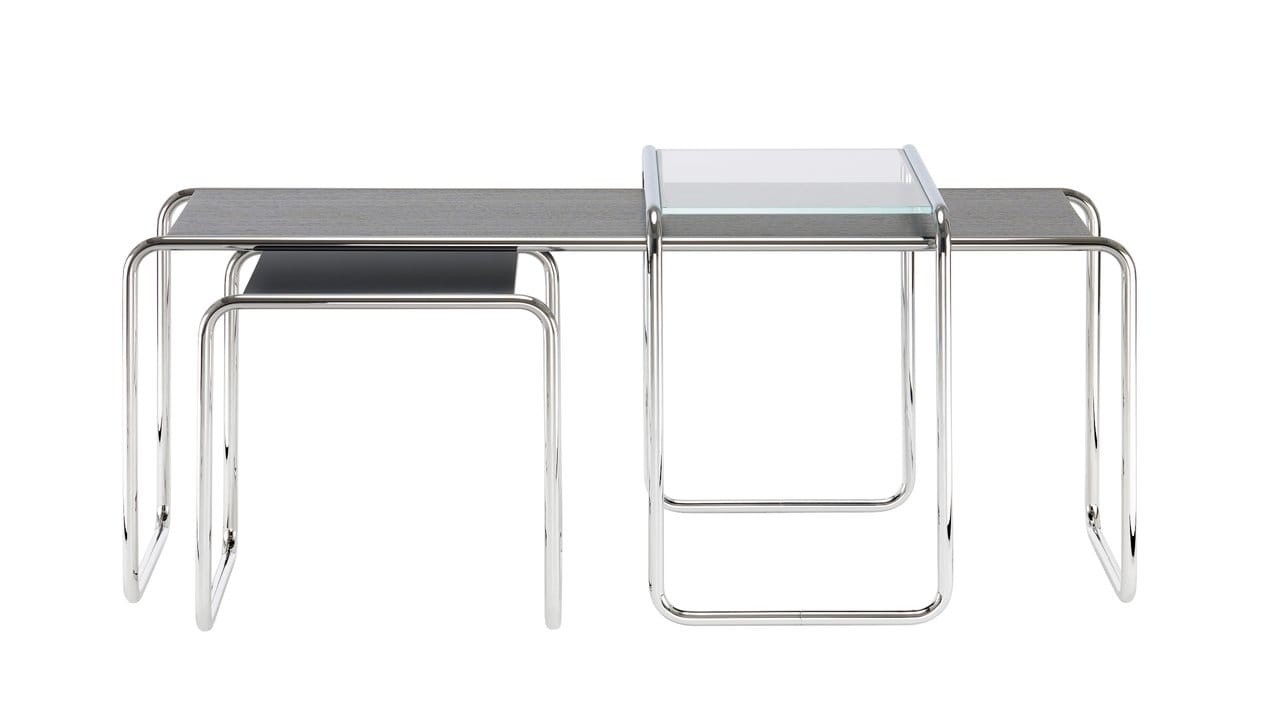 Zu den Klassikern der Bauhaus-Möbel gehören die Entwürfe von Marcel Breuer aus gebogenen Stahlrohr - wie das Satztisch-Set B9 und B10.