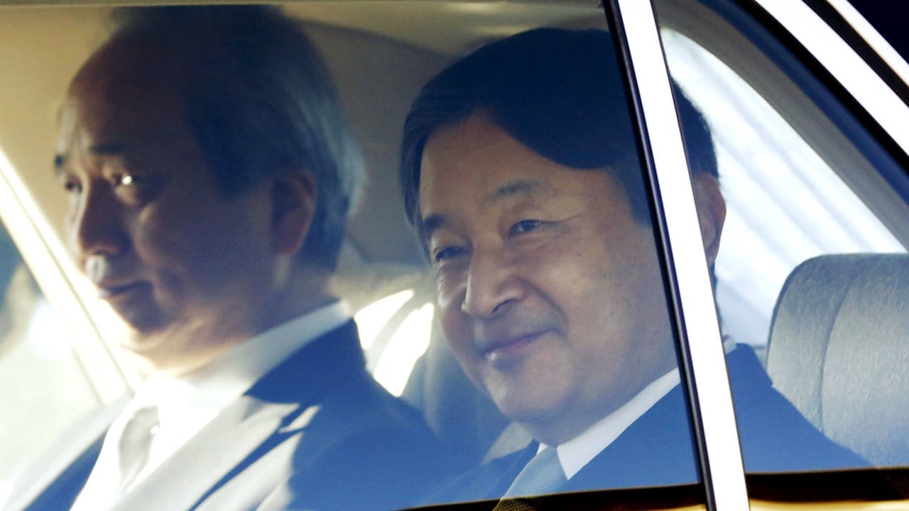 Naruhito (r), Kronprinz von Japan, wird am 1. Naruhito (r), Kronprinz von Japan, wird am 1.