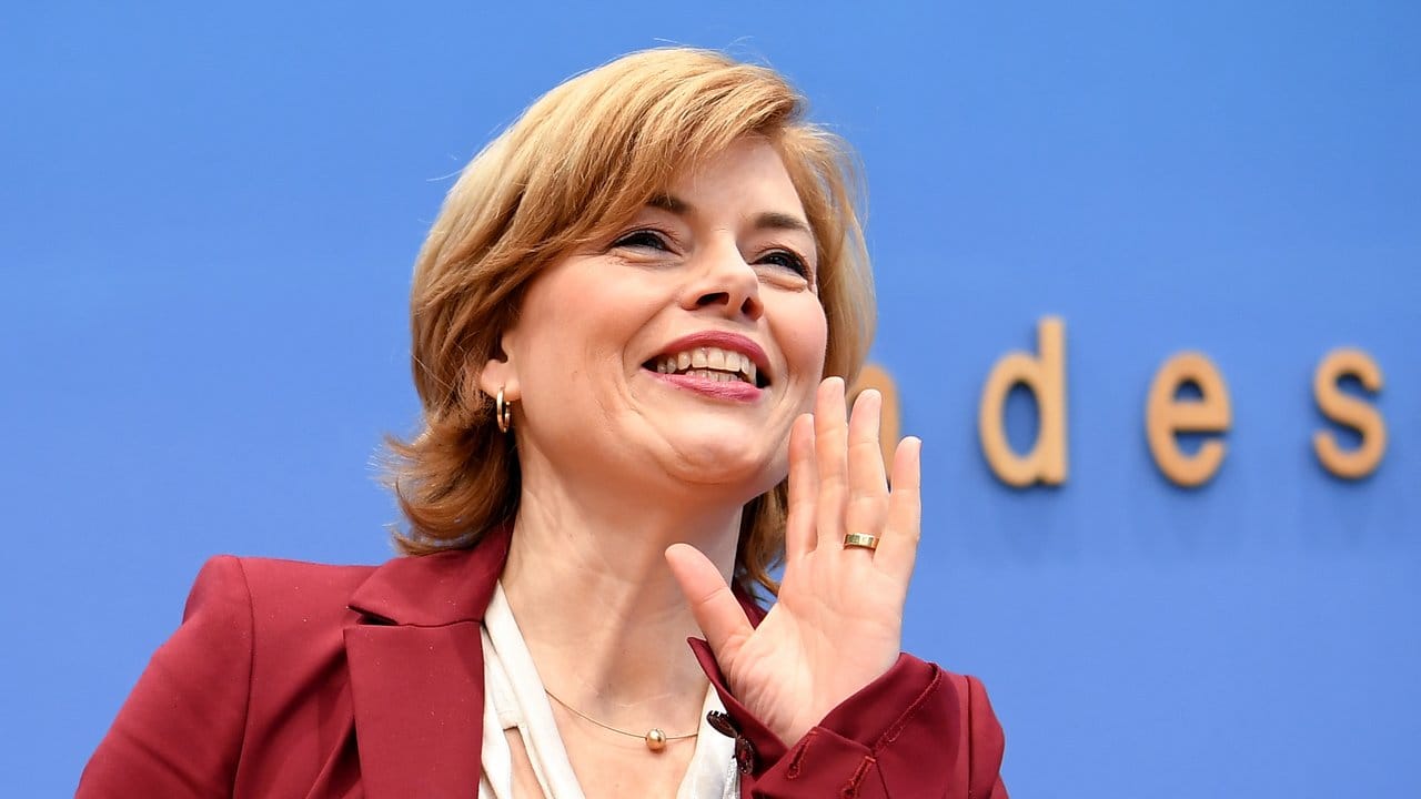 Julia Klöckner (CDU), Bundesagrarministerin, stellt den Ernährungsreport 2019 "Deutschland, wie es isst" vor.