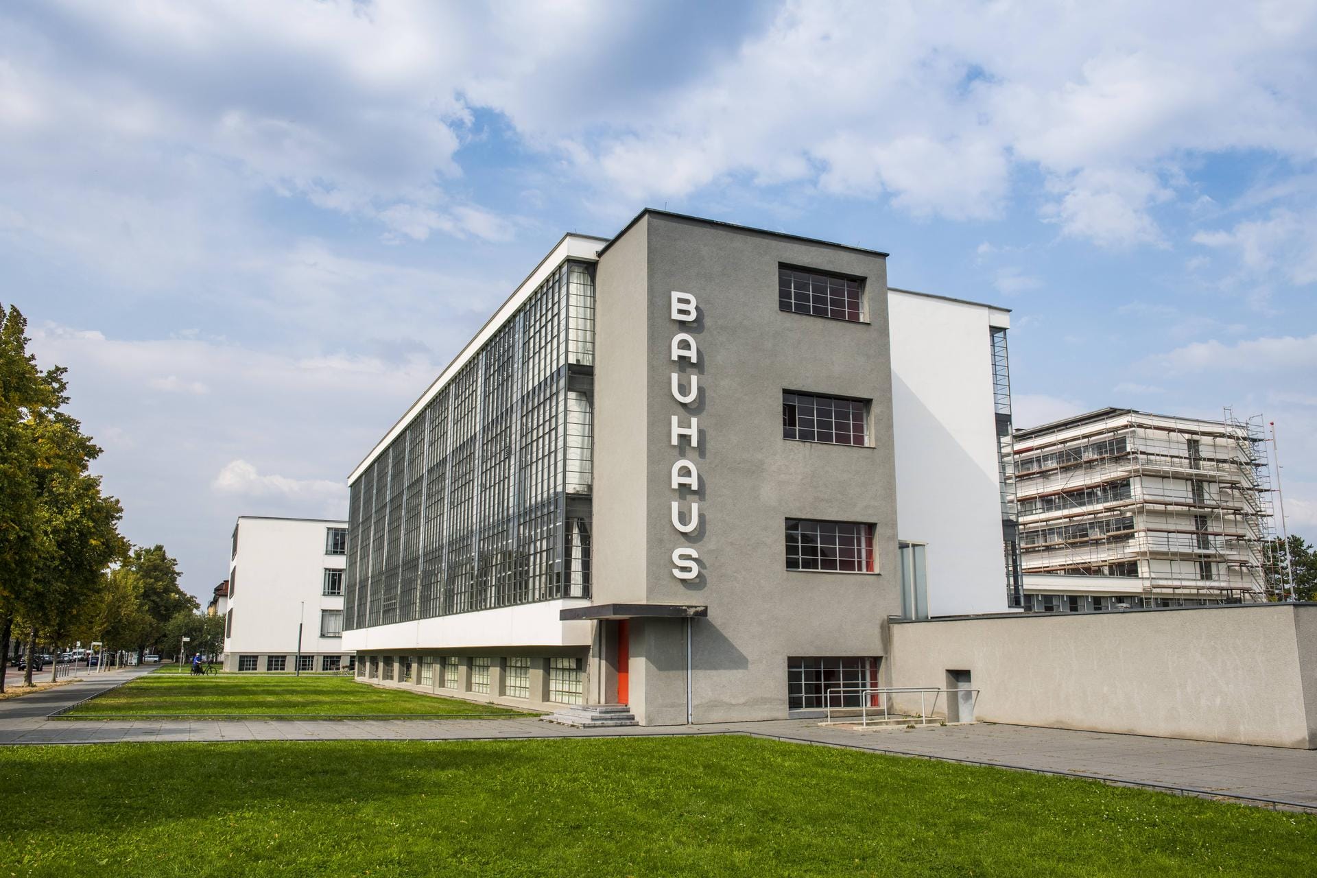 Bauhausgebäude Dessau: 2019 feiert die Architektur- und Designschule Bauhaus ihren 100. Geburtstag.