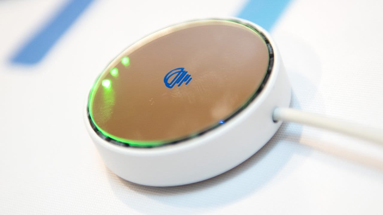 Eine Art WLAN mit Licht: So sieht der Empfänger für die unsichtbaren Lichtwellen der LifiMax-Technologie von Oledcomm aus. Eine Art WLAN mit Licht: So sieht der Empfänger für die unsichtbaren Lichtwellen der LifiMax-Technologie von Oledcomm aus.