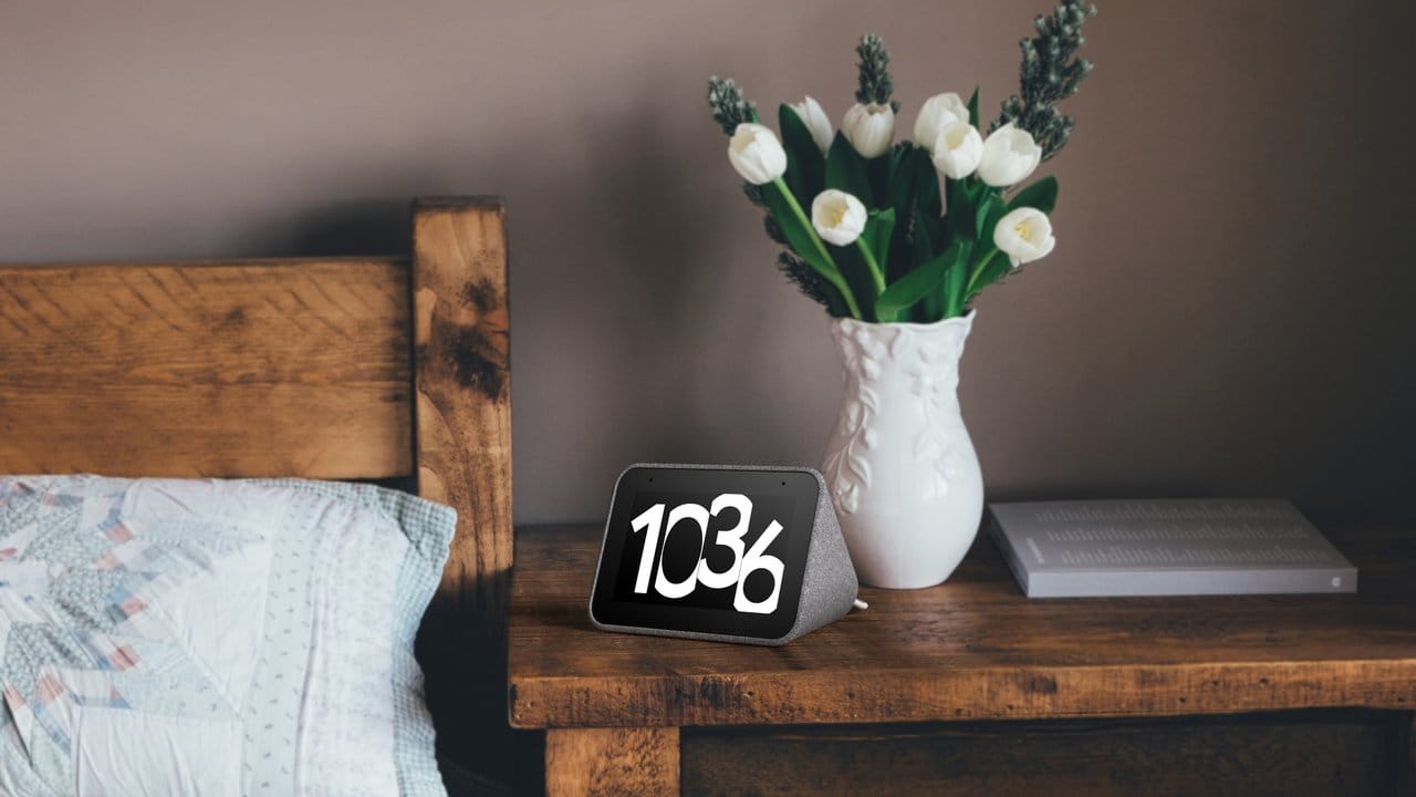 Mit interessanter Zeitanzeige und Sprachassistent an Bord kommt Lenovos vernetzter Radiowecker Smart Clock. Mit interessanter Zeitanzeige und Sprachassistent an Bord kommt Lenovos vernetzter Radiowecker Smart Clock.