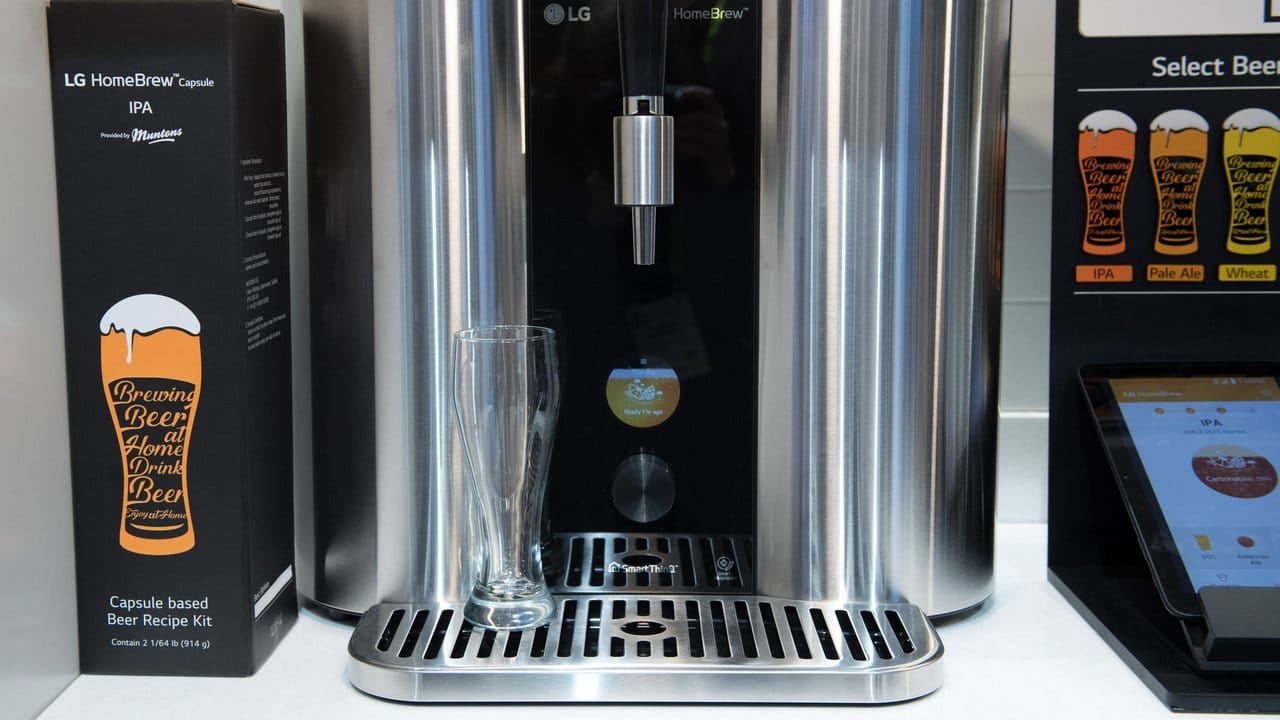 Soll Gerstensaft in vielen verschiedenen Braustilen liefern: der Bierbrau-Automat LG Homebrew. Soll Gerstensaft in vielen verschiedenen Braustilen liefern: der Bierbrau-Automat LG Homebrew.
