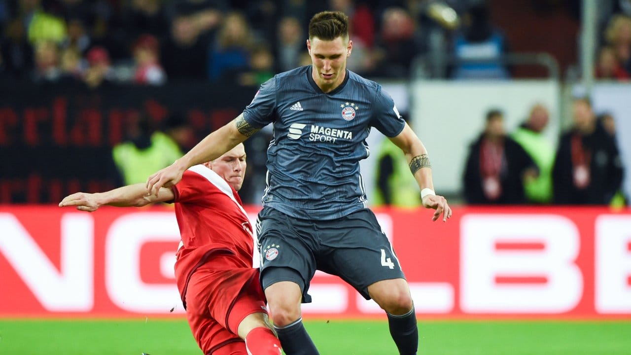 Bayern München um Niklas Süle setzte sich im ersten Spiel gegen Düsseldorf im Elfmeterschießen durch.